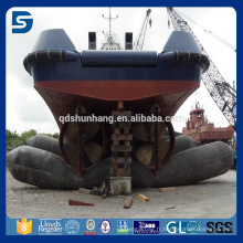 Exportation de ballons en caoutchouc au chantier naval de Batam